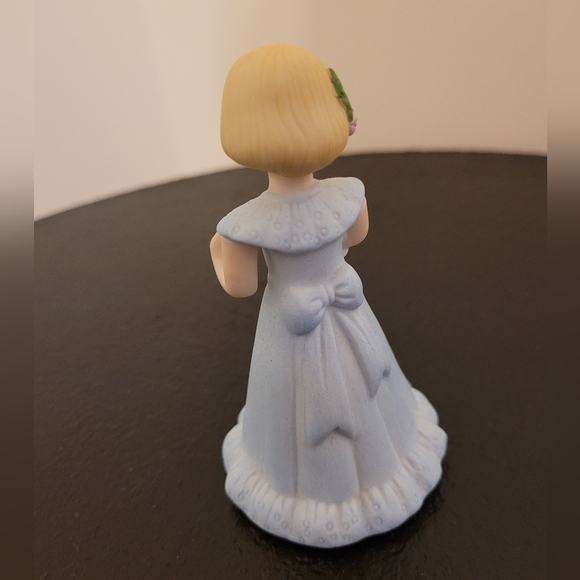 ๐ Vintage Enesco blond haired Growing Up Birthday Doll age 6 - Picture 2 of 4